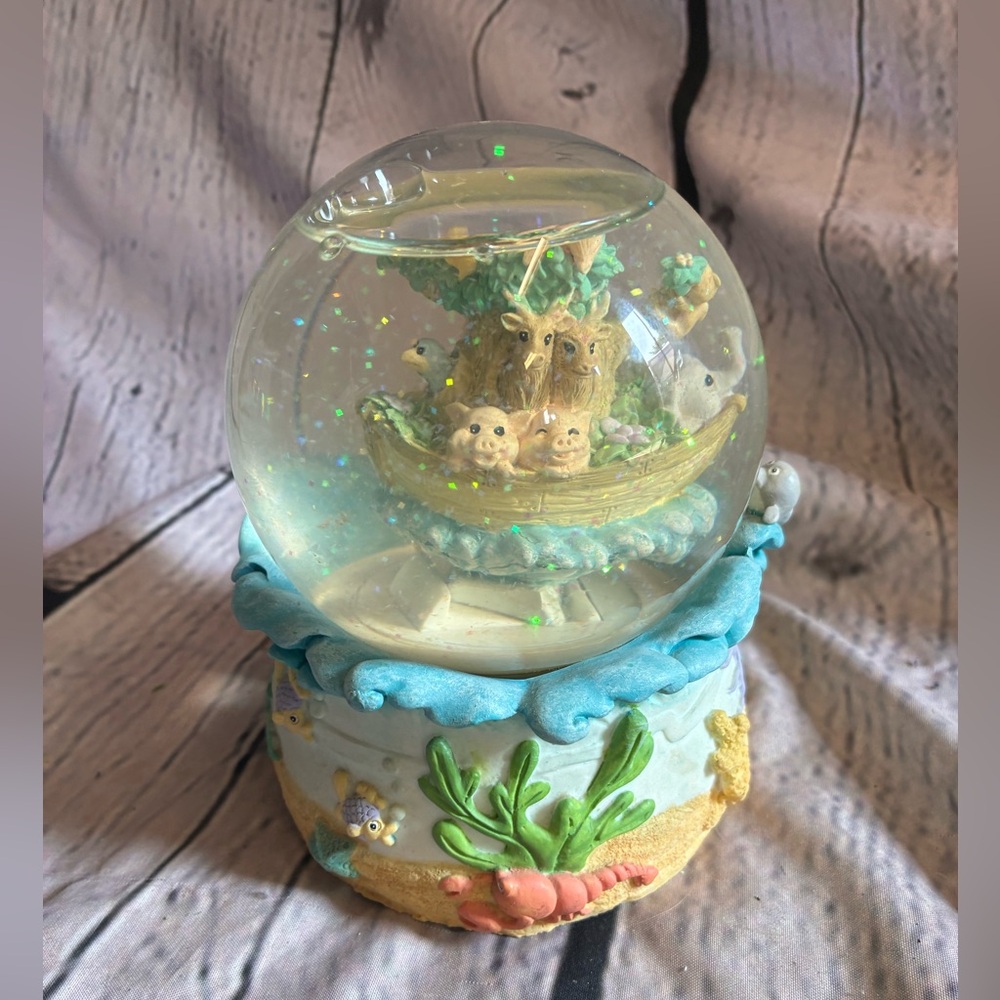 Belekely Designs Noah’s Ark Glitter Animated Snowglobe Talk to the Animals Music